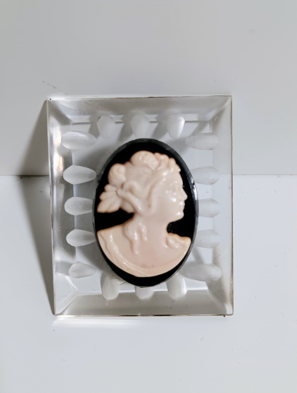 Vintage Clear Reverse Carved Black Cameo Brooch Pin